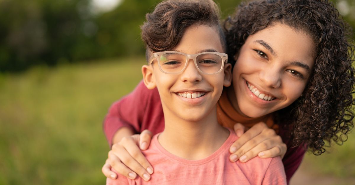 sister and brother talk about Clear aligners vs. braces